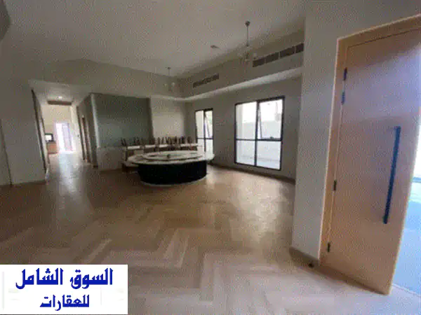 فيلا مودرن للإيجار في منطقة الحوشي، بمساحة 6000 قدم مربع، مكونة من طابقين بتشطيبات حديثة وموقع ...