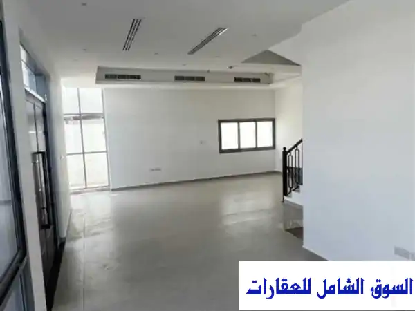 أول ساكن 5 غرف ماستر 3 طوابق تكييف وغاز مركزي تسهيلات بالسداد للإيجار في الحوشي الشارقة