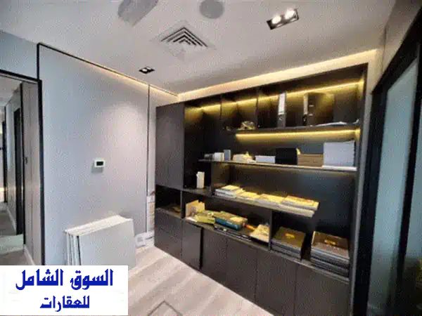مكتب للإيجار السنوي  منطقة المجاز 2. فرصة مميزة لاستئجار مكتب فاخر بتشطيبات وديكور راقي، مناسب ...