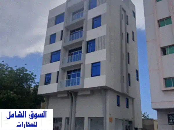 بناية للاستثمار في الراشدية 3 مكونة من 9 غرفة وصالة...