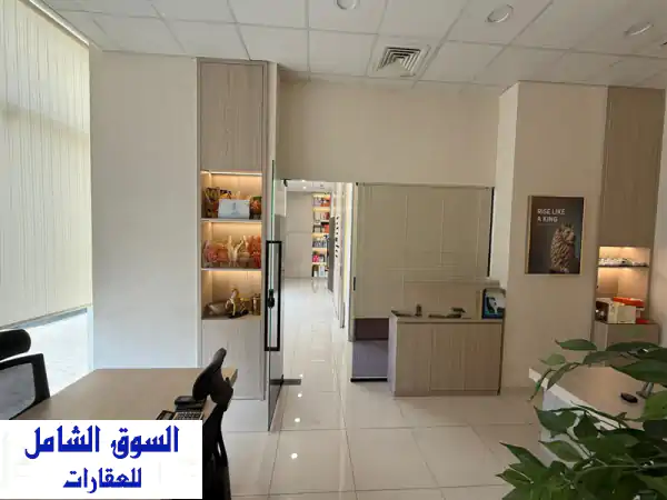 مكتب شركة مجهز بالكامل للبيع