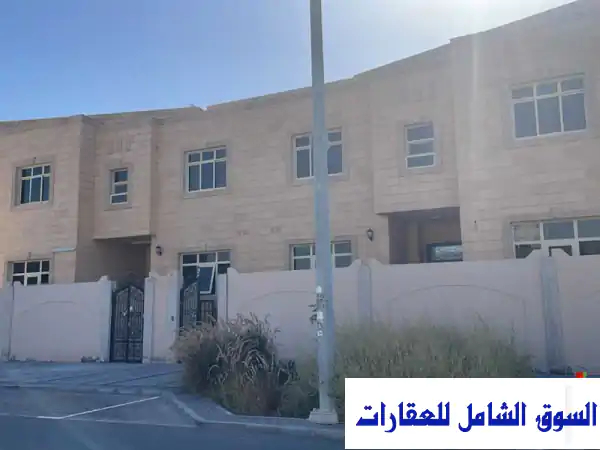 فرصة ذهبية: مجمع 5 فلل استثماري فاخر في مدينة خليفة...