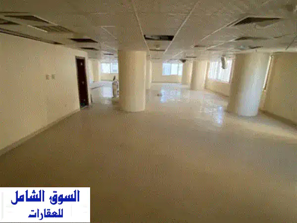 مكتب تجاري مميز للإيجار السنوي بالمجاز 1 الشارقة |...