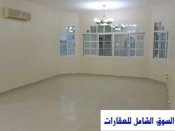 فيلا فاخرة للإيجار في العين | 5 غرف | مجمع خاص بفلج هزاع | 125 ألف درهم