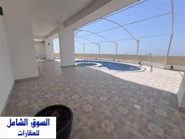 رووف فاخر للإيجار السنوي بكورنيش عجمان: 10,000 قدم مربع بمسبح خاص - فرصة استثمارية وتجارية لا مثيل لها!