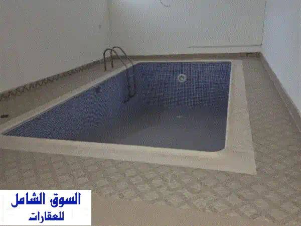 فيلا فاخرة للإيجار في سند بمجمع سكني راقٍ: 5 غرف نوم، مسبح خاص - 550 د.ب.
