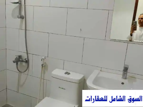 فرصة للعائلات بالفروانية! شقة غرفة وصالة للإيجار | موقع مميز ونظافة بسعر 230 د.ك