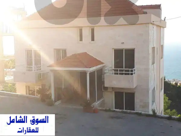 شقة مفروشة فاخرة للايجار في أدما: إطلالة بحر...