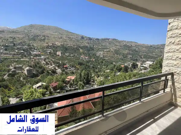 شاليه فاخر للبيع في فاريا بإطلالة جبلية ساحرة |...