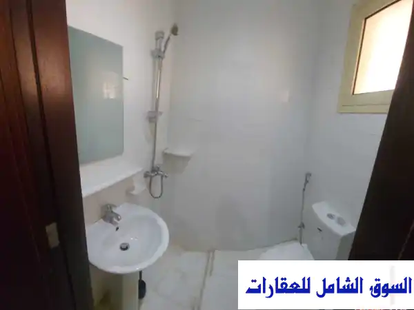 فرصة: استوديو أرضي مميز للإيجار بالوكرة | مثالي لفرد واحد - 1400 ريال!