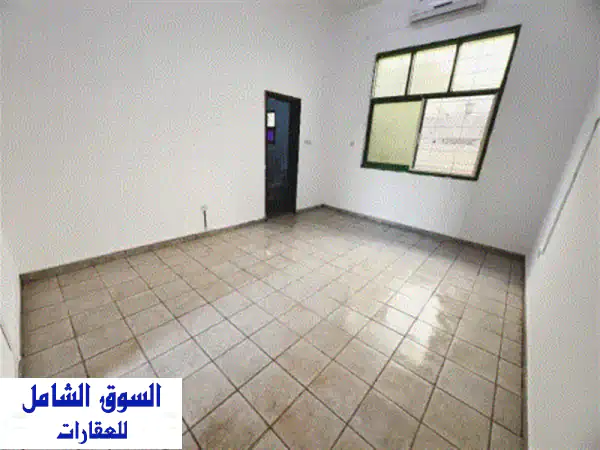 استوديو في بني ياس شرق 10 قرب الخدمات، عقد شهري 2200...