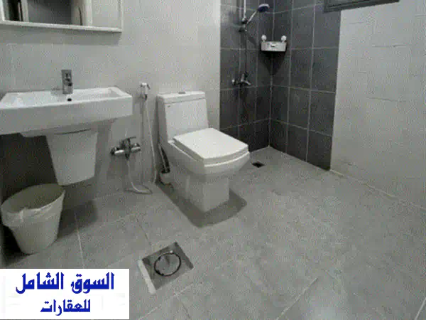 شقة مفروشة فاخرة للإيجار بالسالمية: إطلالة بحرية ساحرة، رووف خاص، وخدمات متكاملة للوافدين