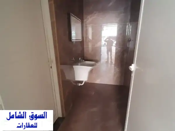 فرصة استثمارية ذهبية: محل تجاري للإيجار السنوي بالحميدية 1، عجمان | موقع حيوي، حمام داخلي، وتقسيط مريح!