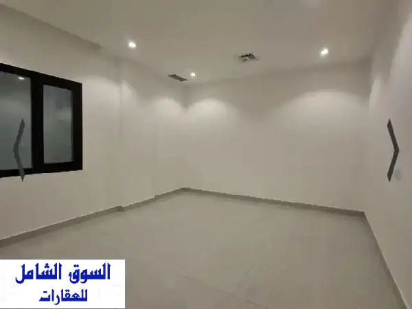 شقة سرداب فاخرة للإيجار بمدخل خاص وحوش | 3 غرف ماستر...