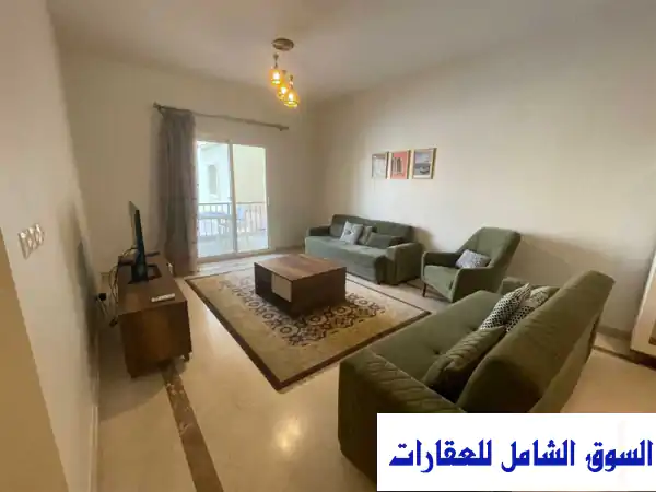 رفاهية وإقامة فندقية: شقة فاخرة للإيجار...
