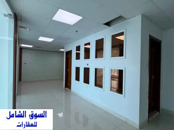 فرصة ذهبية! مكتب فخم للإيجار السنوي بالشارقة:...