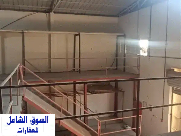 مستودع ميزانين 10,000 قدم للإيجار بأم القيوين | مساحة تخزين ضخمة وموقع مثالي لعملك