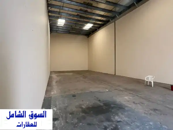 فرصة ذهبية! مستودع للإيجار بالشارقة الصناعية 18 - 2800 قدم مربع | موقع استراتيجي ومميز