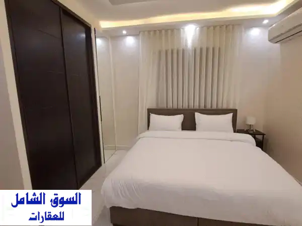 فرصة لا تعوض! شقة مفروشة فاخرة للإيجار: غرفتي نوم، حديقة، كراج خاص، إنترنت مجاني - بدون عمولة!