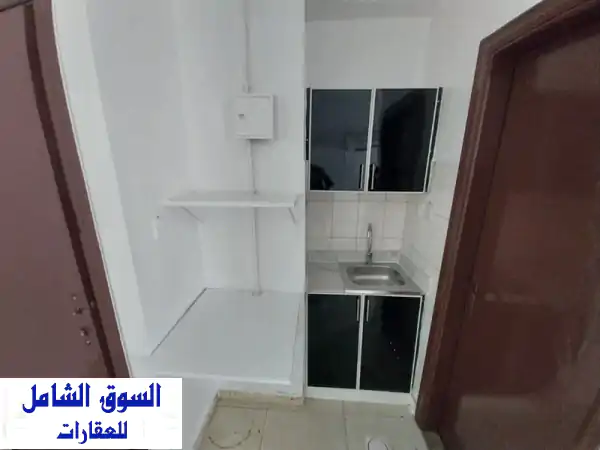 سكن الأحلام بالشارقة: استوديو فندقي بالبوطينة - مباشرة على الشيخ سلطان القاسمي (16500 درهم سنوياً)