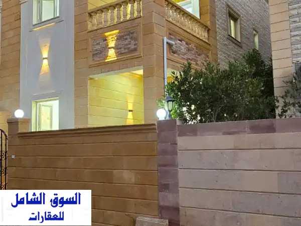 للبيع فيلا توين هاوس في الساحل الشمالي داخل قرية...