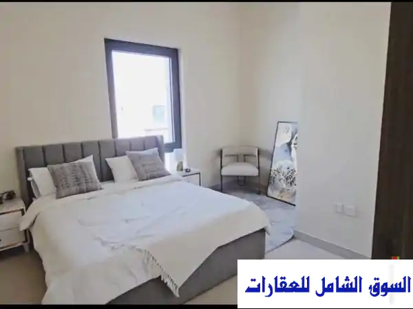 فرصة ذهبية! فيلا فاخرة 5 غرف للإيجار السنوي بمجمع...