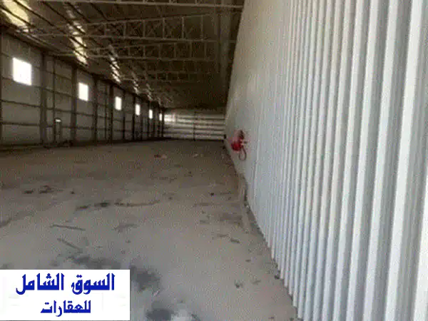 للإيجار مخزن في أمغرة، مساحة 1800 متر مربع، ارتفاع عال، أرضية خرسانية، معزول بالكامل، مناسب لجميع ...
