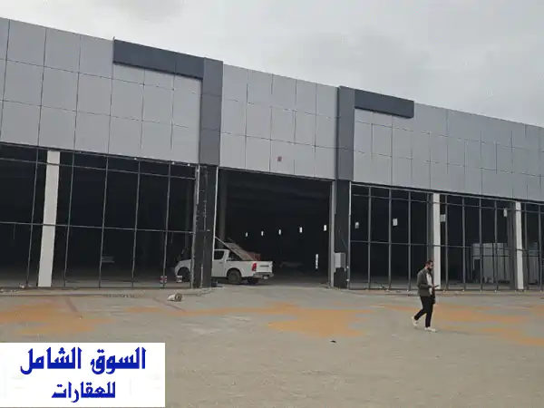 فرصة استثمارية ذهبية: معرض/مخزن تجاري ضخم للإيجار في أم القيوين | 75,000 قدم مربع | موقع استراتيجي