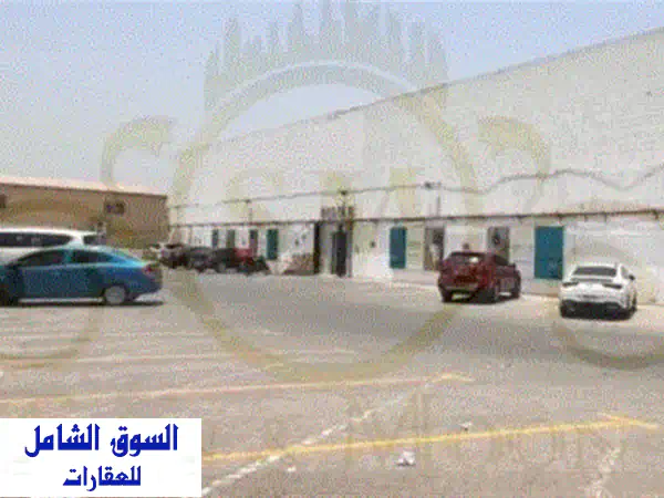 فرصة استثمارية استثنائية: معرض تجاري ضخم للإيجار في الشارقة - حلوان | موقع حيوي ومواقف