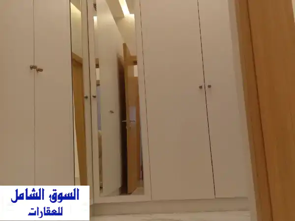 للإيجار دور أرضي vvvip في بيان كبير يتكون من صالة كبيرة مع حمام ومغاسل للضيوف، ستائر كهربائية، 4 ...