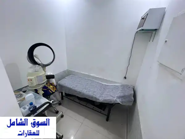 فرصة ذهبية: صالون تجميل فاخر وجاهز للتنازل في الراشدية 1 عجمان - موقع حيوي وخدمات متكاملة!