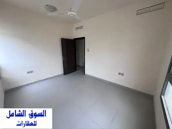شقة غرفتين وصالة للإيجار السنوي في الجرف 3 عجمان خلف السوق الصيني ومركز القبائل مساحات كبيرة مع ...