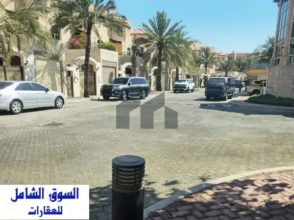 فيلا للبيع في المشرف مكونة من  3 غرف نوم  4 حمامات  غرفة معيشة وطعام  مطبخ  تراس خاص  موقف ...
