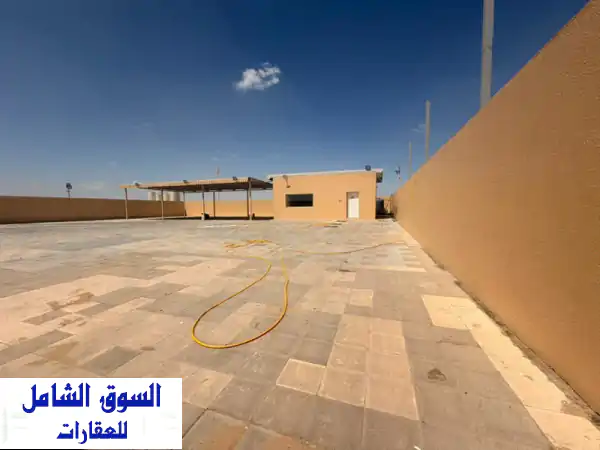 فرصة استثنائية: ساحة مفتوحة 10000 قدم مربع للإيجار بالصجعة الصناعية الشارقة - موقع استراتيجي على الطريق الرئيسي!