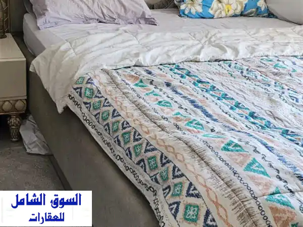 أوضه نوم عبارة سرير 210*210*150 دولاب 260*220*70  2 كومود  تسريحة مستعمل شبه جديد، خشب محترم جدا