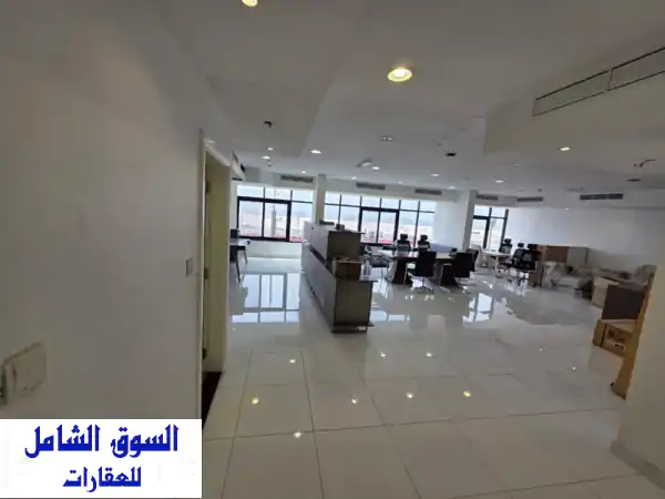مكتب تجاري فاخر للإيجار السنوي | إطلالة بحرية استثنائية على كورنيش عجمان | مدخل خاص وخصوصية تامة