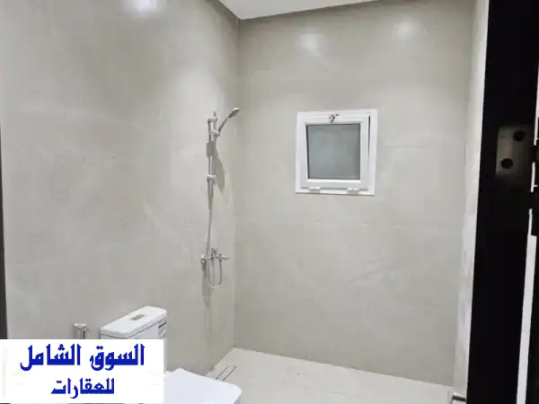 فيلا للبيع في أحد: 5 غرف نوم، 6 حمامات | بسعر 135 ألف فقط!