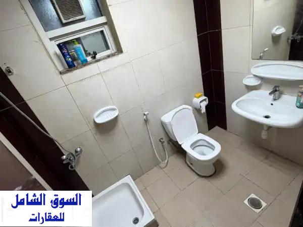 شقة غرفة وصالة مفروشة للإيجار الشهري بالقليعة، الشارقة | بدون عمولة | 3800 درهم شامل الفواتير