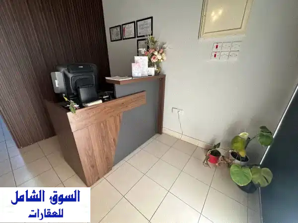 صالون نسائي قيد التشغيل للبيع. في منطقة الحورة،...