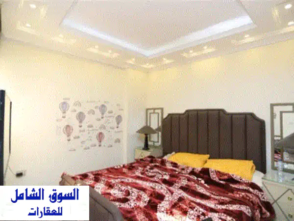 شقة مفروشة للإيجار السنوي بكليوباترا الإسكندرية - 130م، 2 غرف، ترى البحر وخطوات من الشاطئ!