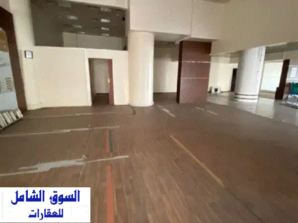 فرصة ذهبية! معرض تجاري فاخر للإيجار السنوي بالمجاز...