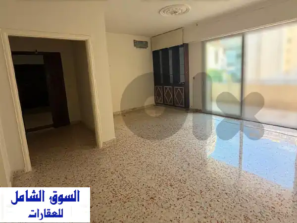 شقة للإيجار في الأشرفية NY389: 200 م²، 3 غرف نوم، موقف...