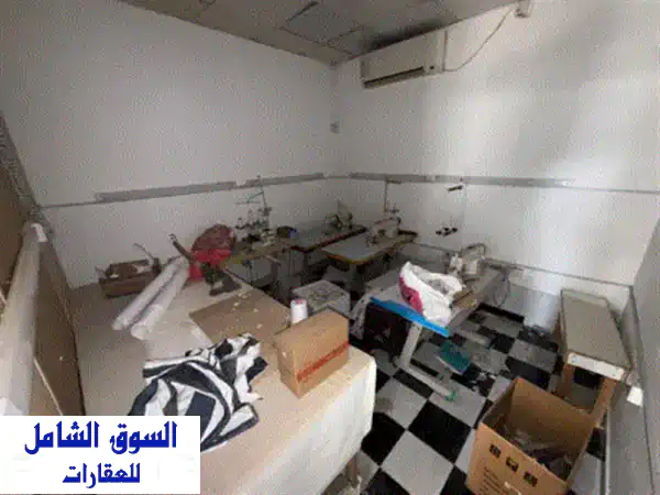 فرصة استثمارية ذهبية: محل تجاري للإيجار السنوي بالرميلة 1 | موقع حيوي بجوار جاينت وأمام قصر الحاكم بـ 35,000 درهم فقط!