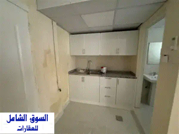 فرصة لا تُعوّض! استوديو فاخر للإيجار في الشويخين الشارقة | ثاني ساكن، تشطيبات سوبر ديلوكس، قرب الكورنيش، تسهيلات دفع وصيانة مجانية