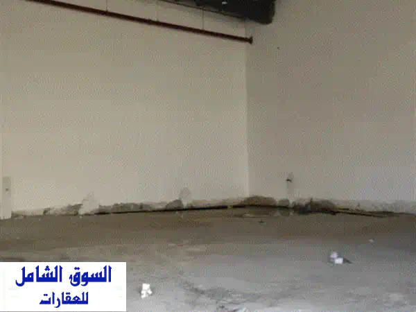 فرصة ذهبية! مستودع متكامل للإيجار السنوي في أم...