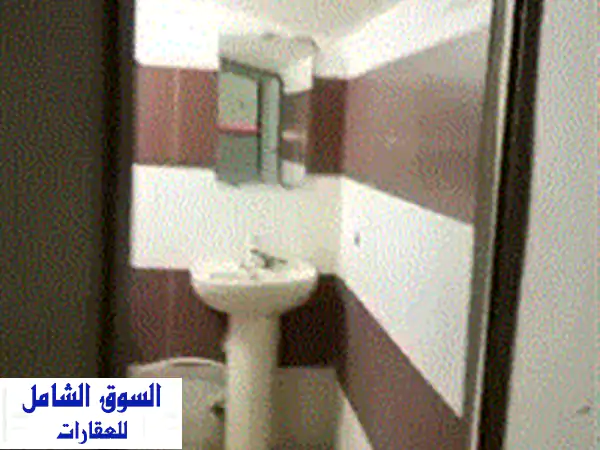 مستودع للإيجار 800م في دوحة عرمون: ارتفاع 5+ أمتار للتخزين الأمثل - موقع استراتيجي!