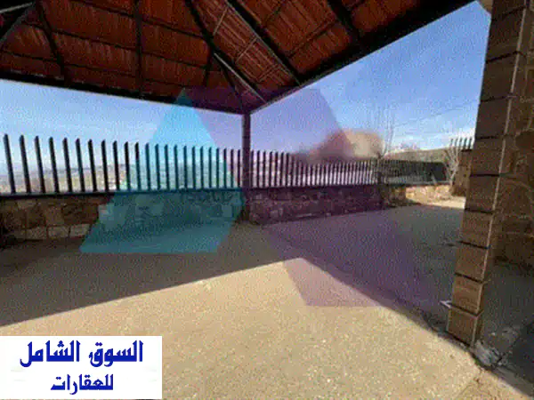 فيلا مفروشة فاخرة للبيع في اللقلوق Laqlouq - حديقة 200م2 وإطلالة جبلية ساحرة | فرصة لا تعوض!