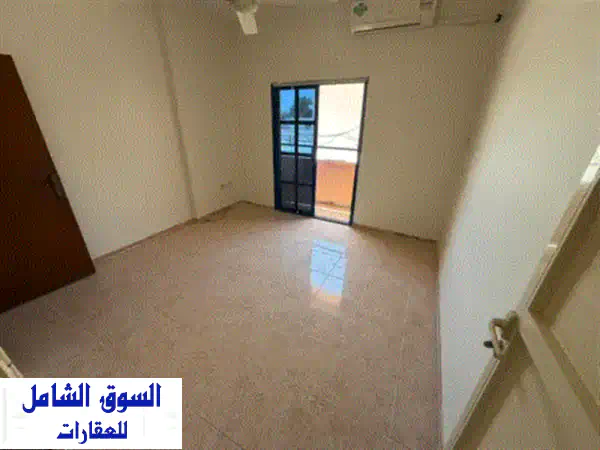 فرصة سكنية ممتازة للعائلات في الروضة على شارع...