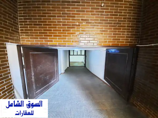 مستودع للبيع بيروت: مار الياس 550م، نزلة مستقلة -...