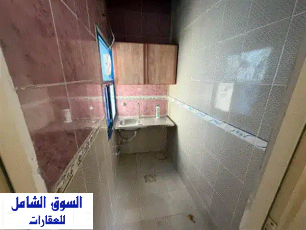 فرصة سكنية ممتازة للعائلات في الروضة على شارع الشيخ عمار. استوديو واسع للإيجار السنوي يشتمل على ...
